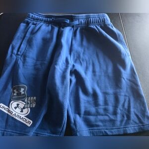 Gently Used Mens size Large Under Armour shorts